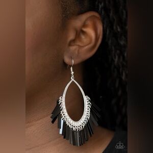 Fine Tuned Machine Black Earrings